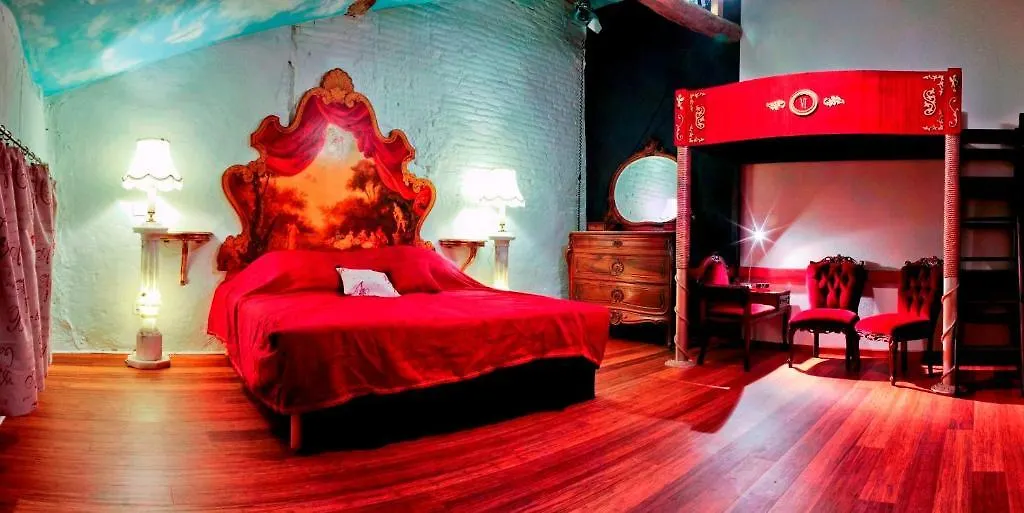 La Maison Lutz Bed & Breakfast Bondigoux 0*,  France
